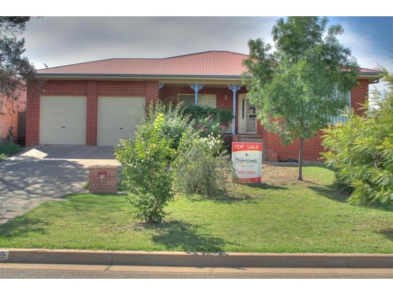 19 Kenneally Street, Kooringal NSW 2650