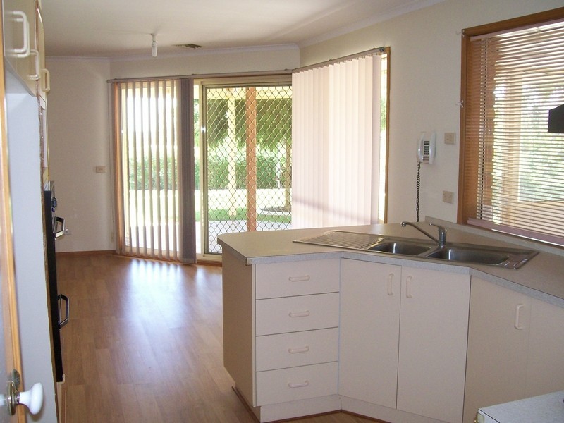 5 Kincora Place, Bourkelands NSW 2650