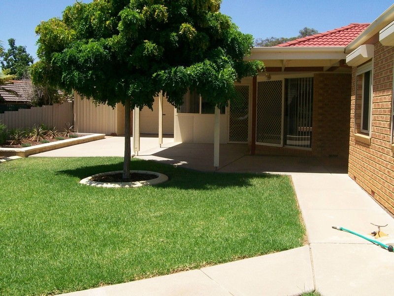 5 Kincora Place, Bourkelands NSW 2650
