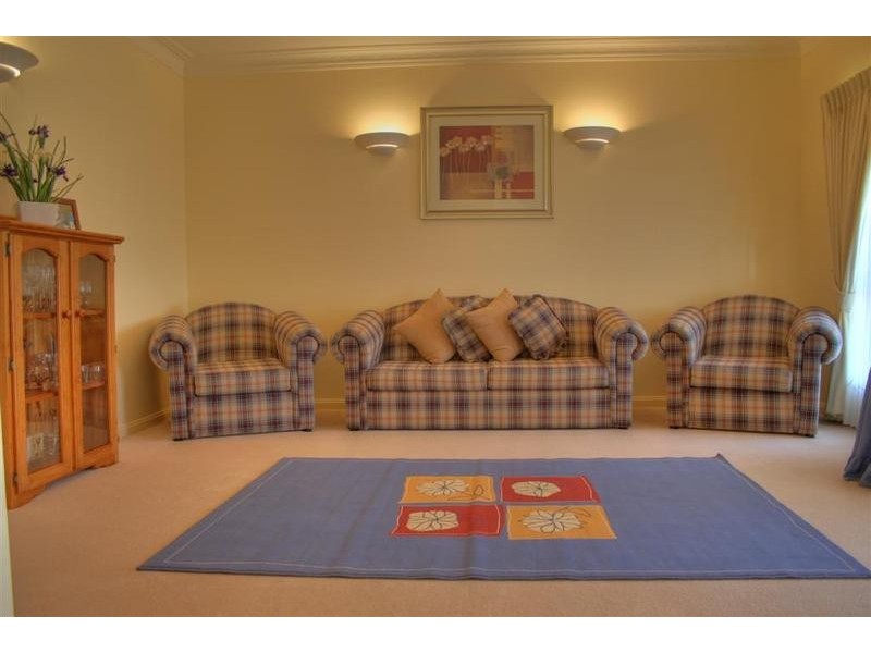 9 Melville Place, Tatton NSW 2650