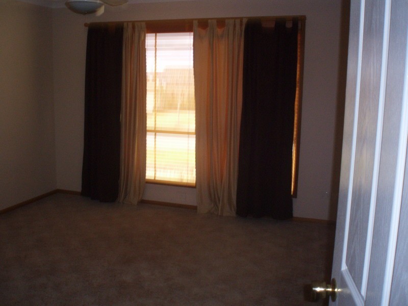 31 Kirrang Avenue, Glenfield Park NSW 2650