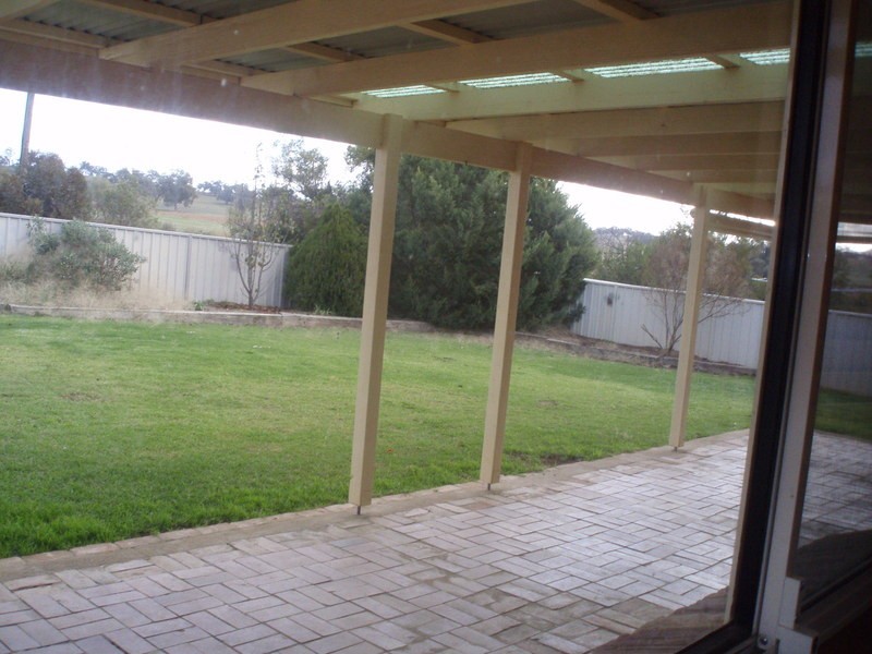 31 Kirrang Avenue, Glenfield Park NSW 2650