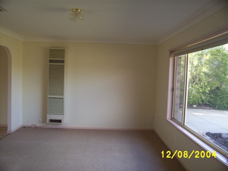 30 Balleroo Crescent, Glenfield Park NSW 2650