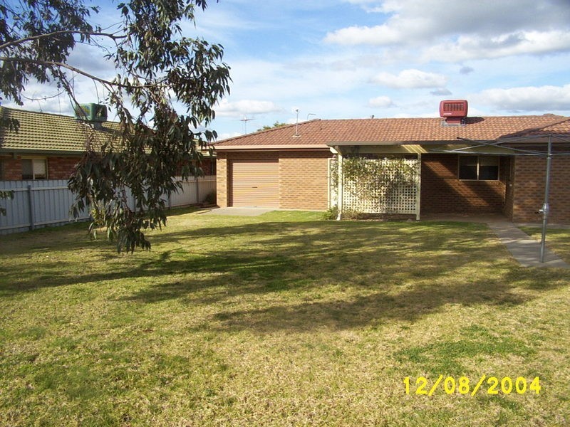 30 Balleroo Crescent, Glenfield Park NSW 2650
