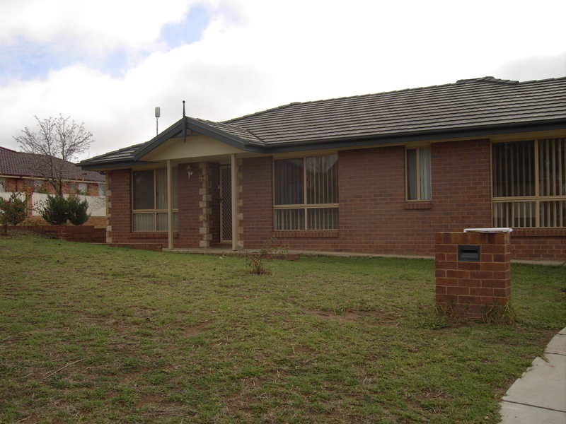 5 McKeown Street, Estella NSW 2650