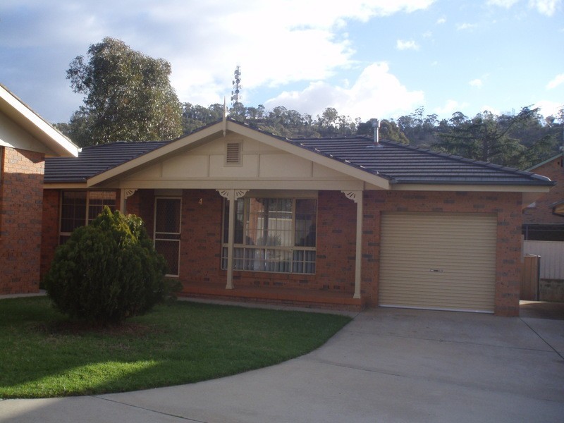 4/8 Kenneally Street, Kooringal NSW 2650