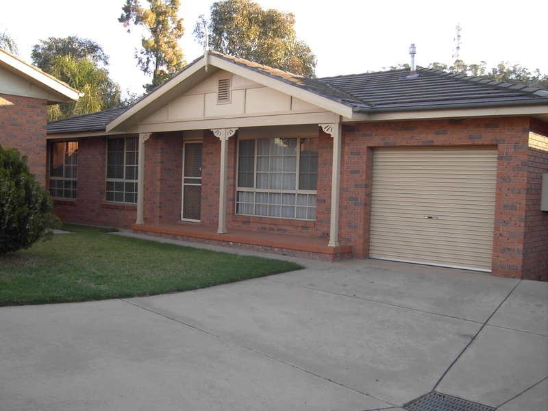 4/8 Kenneally Street, Kooringal NSW 2650