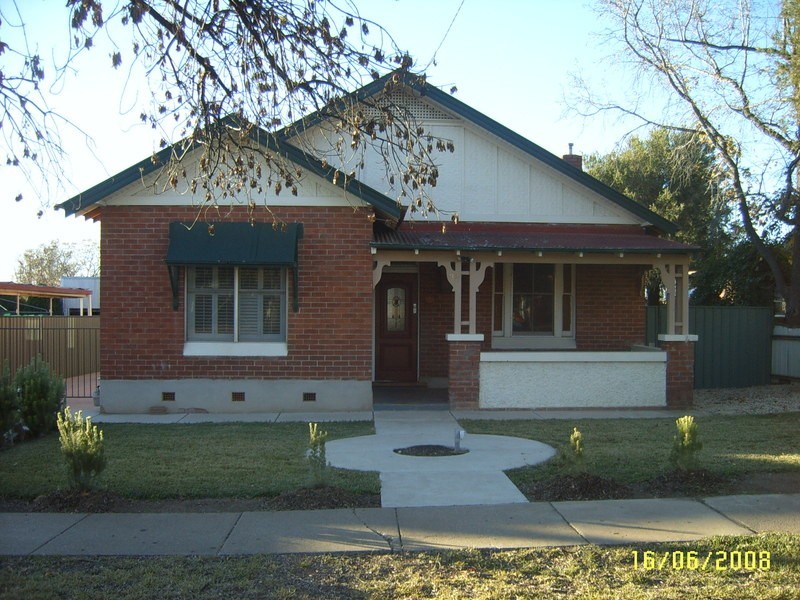 33 Gormly Avenue, Wagga Wagga NSW 2650