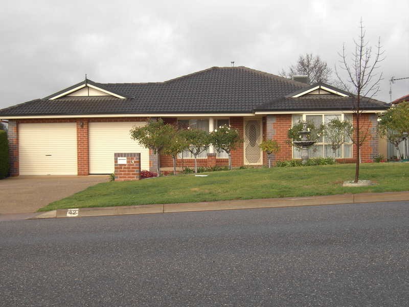 42 Fay Avenue, Kooringal NSW 2650