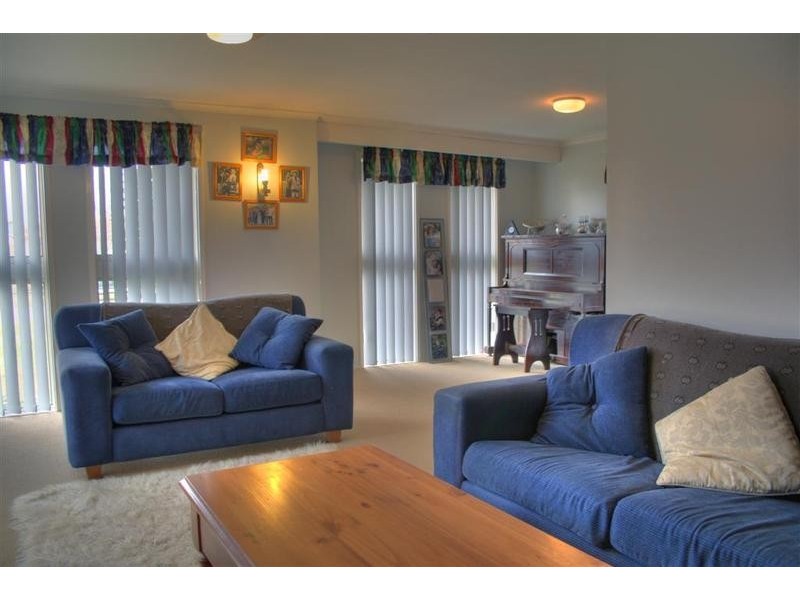 1 Bass Street, Lake Albert NSW 2650