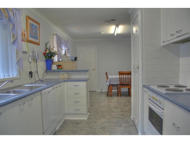 1 Bass Street, Lake Albert NSW 2650