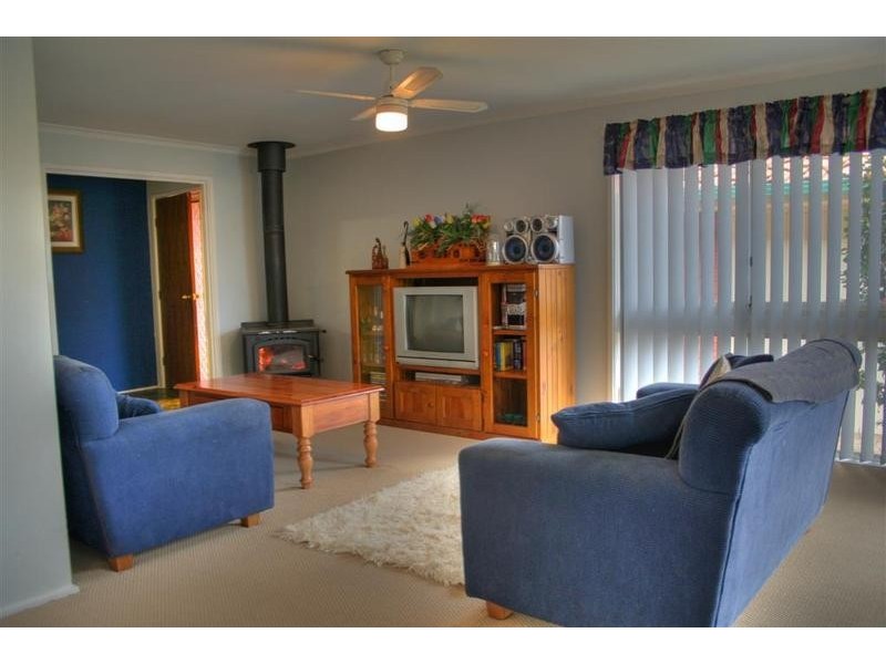 1 Bass Street, Lake Albert NSW 2650