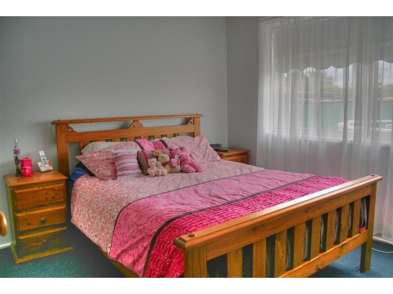1 Bass Street, Lake Albert NSW 2650