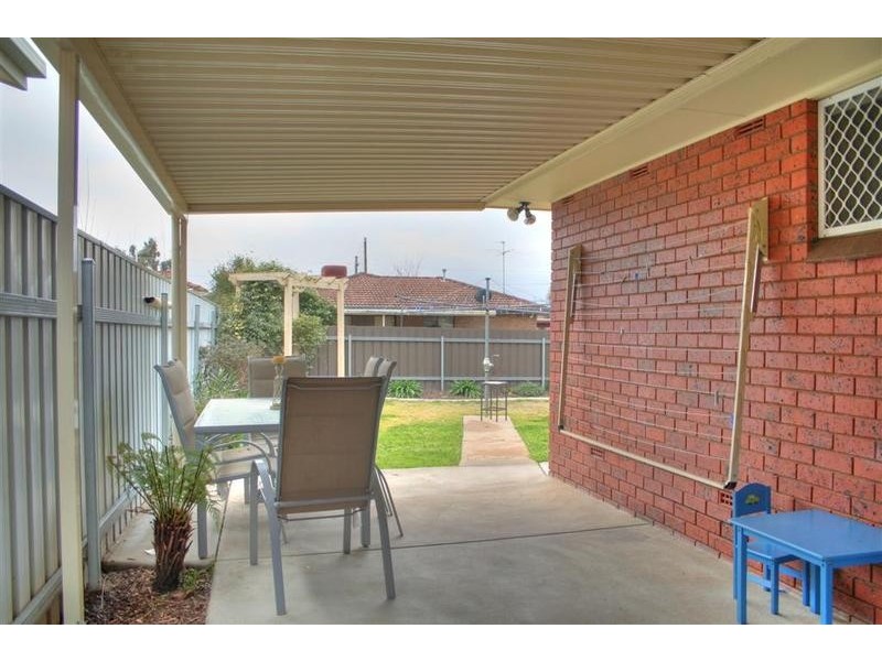 1 Bass Street, Lake Albert NSW 2650