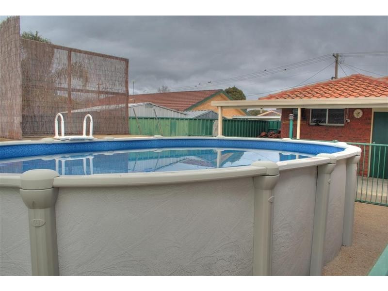 1 Bass Street, Lake Albert NSW 2650