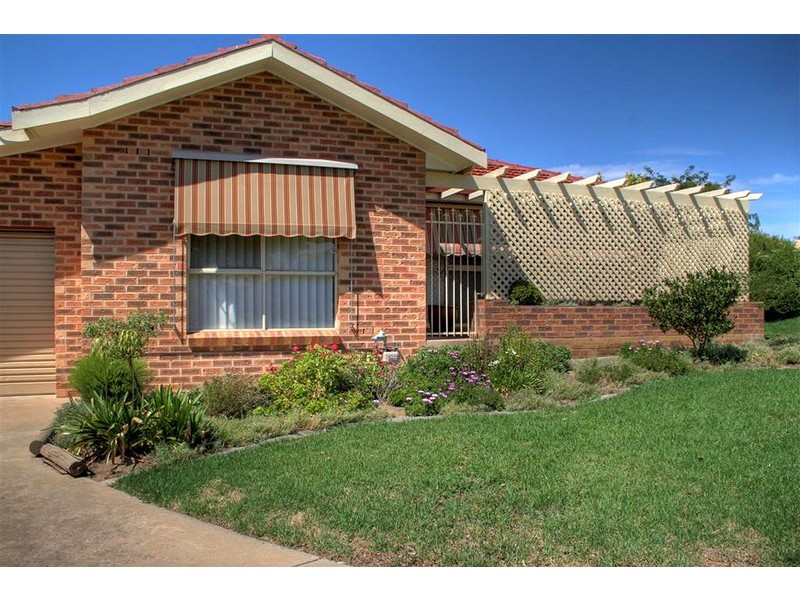 2/2 Overdale Drive, Bourkelands NSW 2650