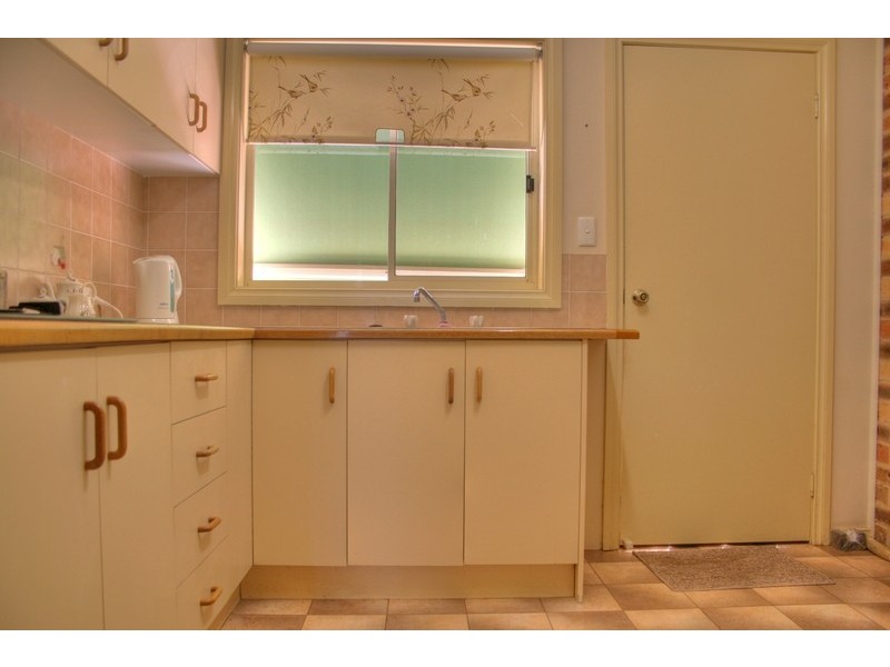 2/2 Overdale Drive, Bourkelands NSW 2650