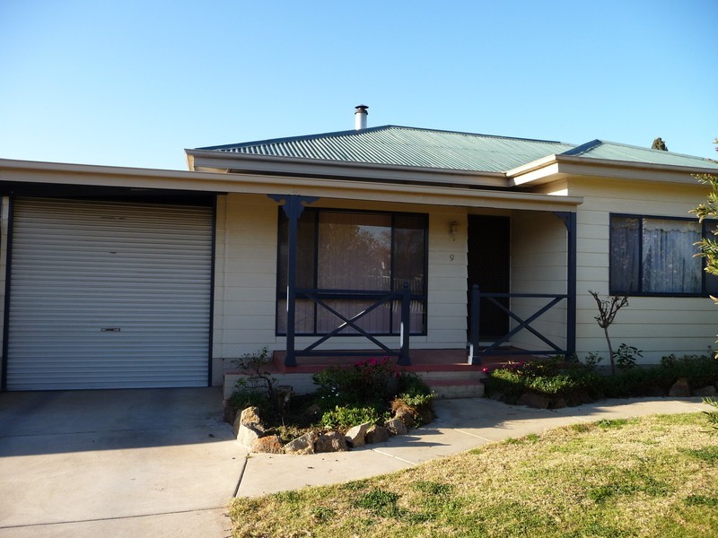 9 Ceduna Street, Mount Austin NSW 2650