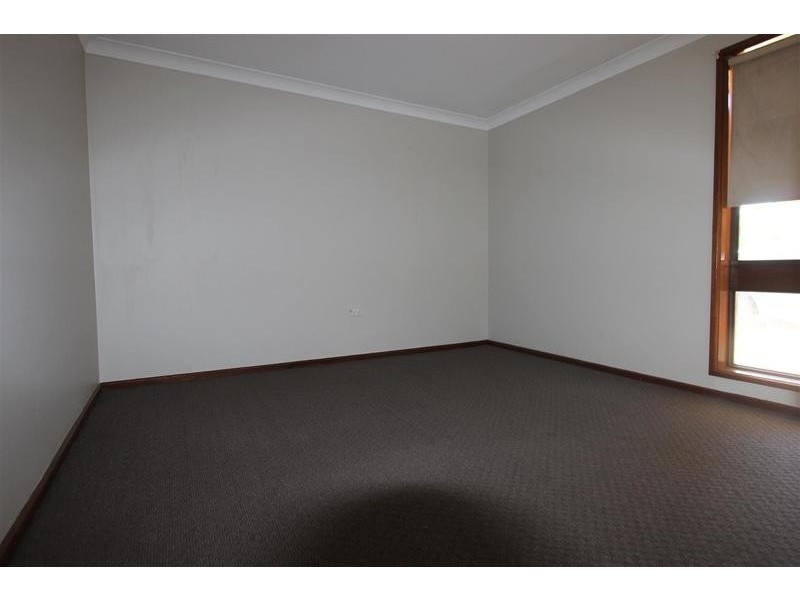 2/16 Marloo Crescent, Wagga Wagga NSW 2650