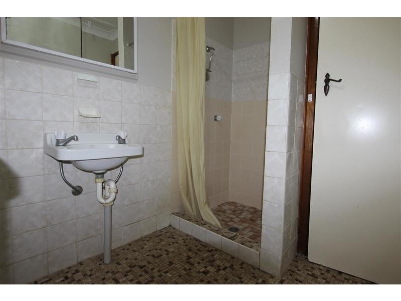 2/16 Marloo Crescent, Wagga Wagga NSW 2650