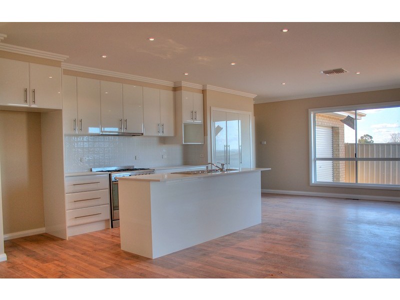 6 Brindabella Drive, Tatton NSW 2650