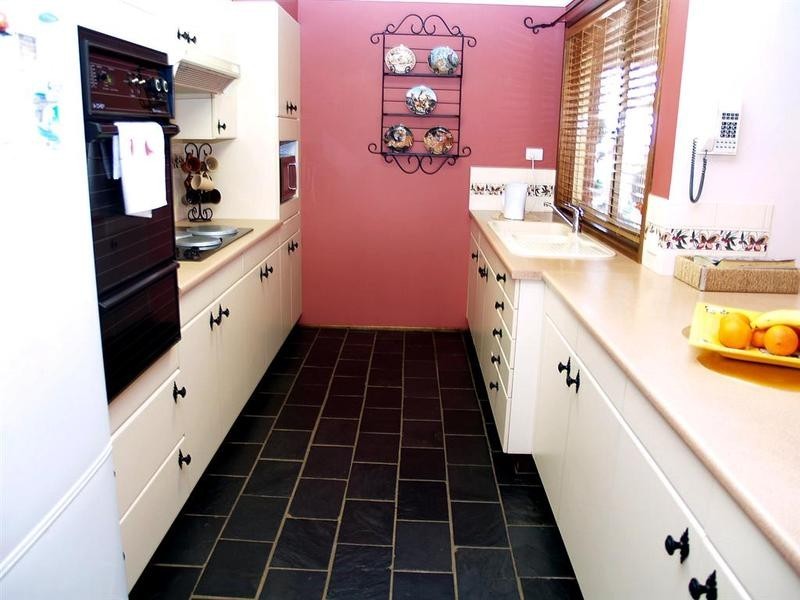 70 Simkin Crescent, Wagga Wagga NSW 2650