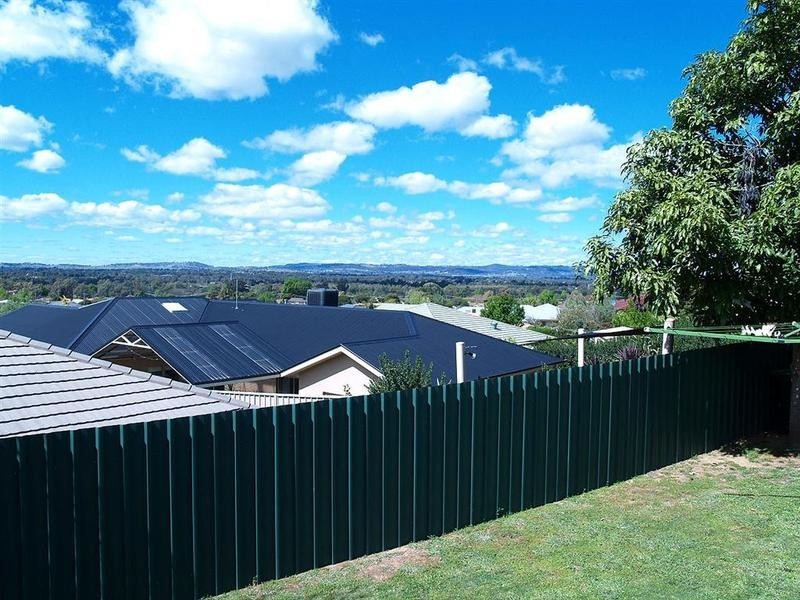 70 Simkin Crescent, Wagga Wagga NSW 2650