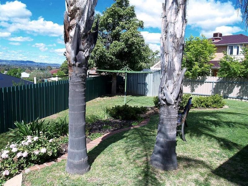 70 Simkin Crescent, Wagga Wagga NSW 2650