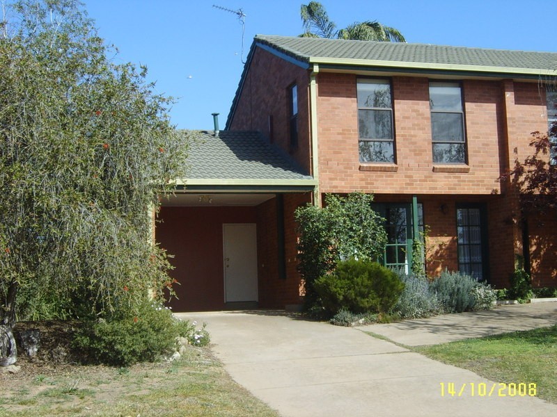 2/58 Pugsley Avenue, Estella NSW 2650