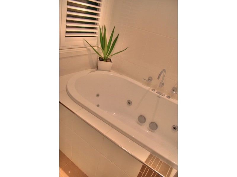 120 Tompson Street, Wagga Wagga NSW 2650