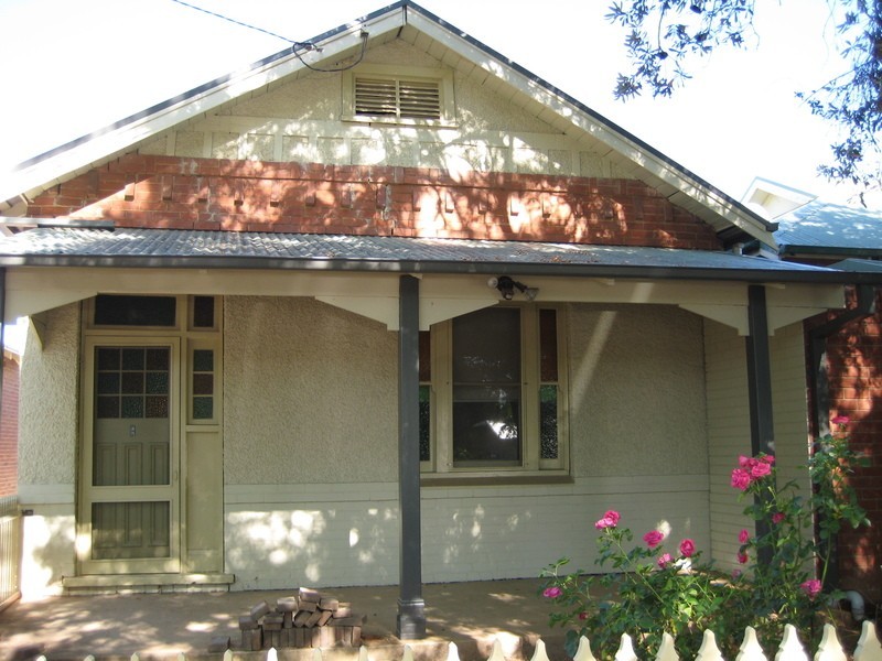 73 Docker Street, Wagga Wagga NSW 2650