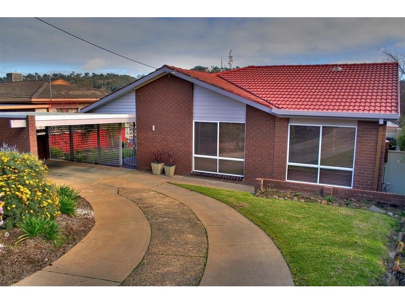 9 Banks Avenue, Kooringal NSW 2650