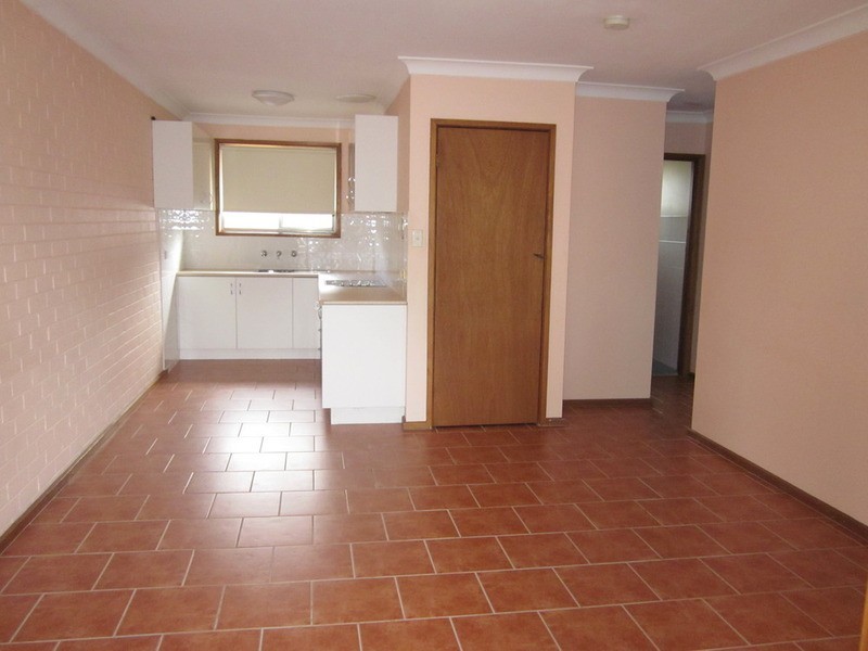 2/263 Bourke Street, Tolland NSW 2650