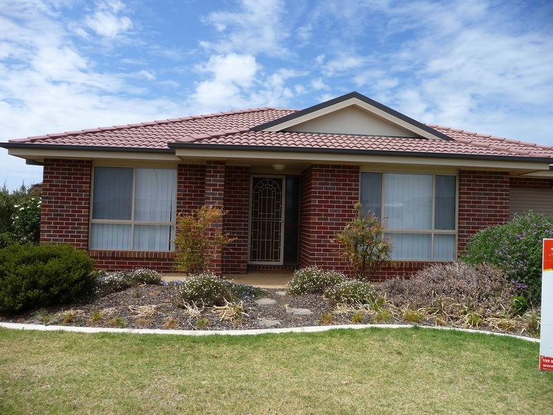 2/92 Yentoo Drive, Glenfield Park NSW 2650