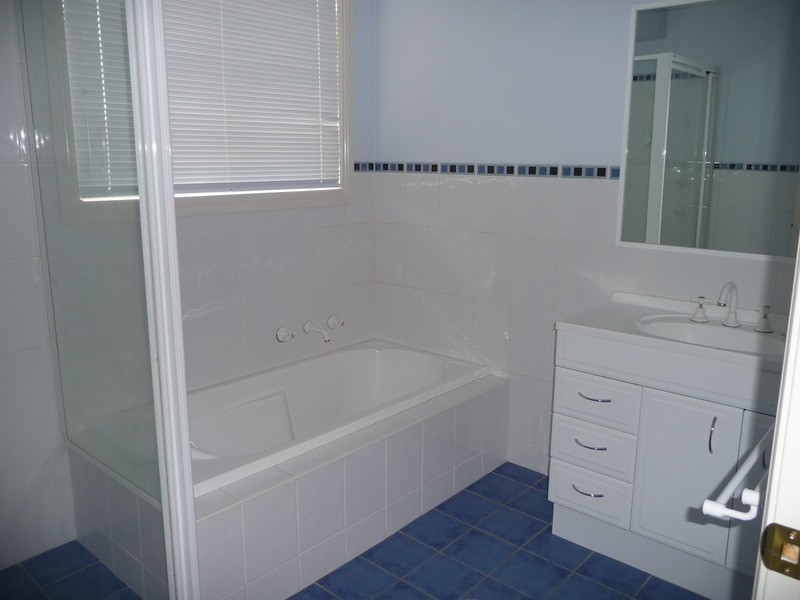 2/92 Yentoo Drive, Glenfield Park NSW 2650