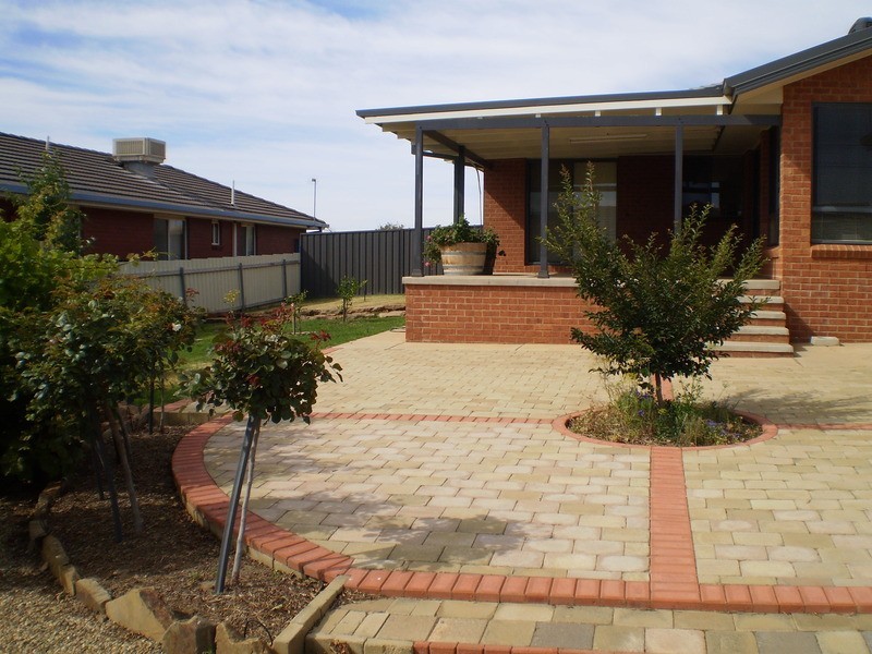 48 Avocet Drive, Estella NSW 2650