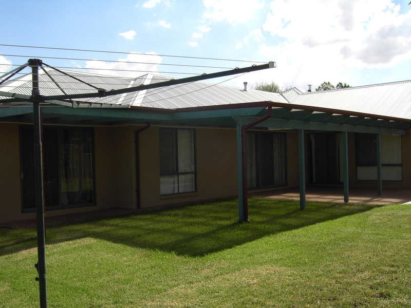 2 Galleon Place, Estella NSW 2650