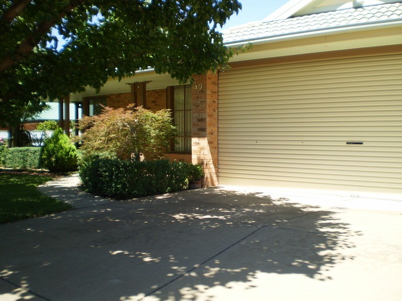 10 Spokes Street, Kooringal NSW 2650