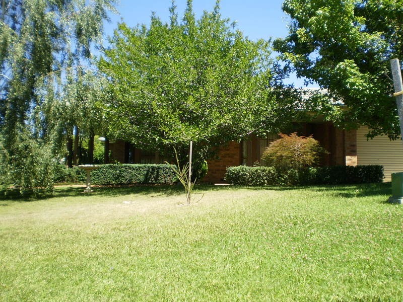 10 Spokes Street, Kooringal NSW 2650