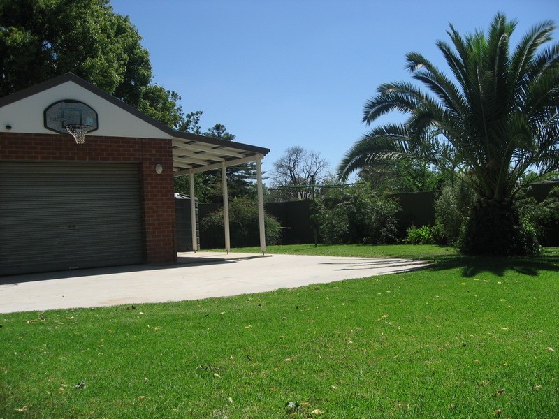 96 The Esplanade, Wagga Wagga NSW 2650