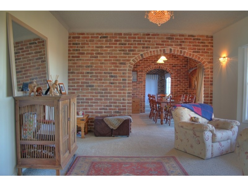 2 Loru Close, Tatton NSW 2650