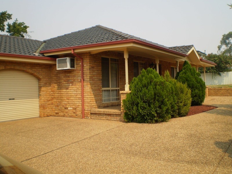 2/2 Plumpton Road, Kooringal NSW 2650