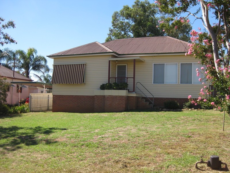 154 Macleay Street, Turvey Park NSW 2650