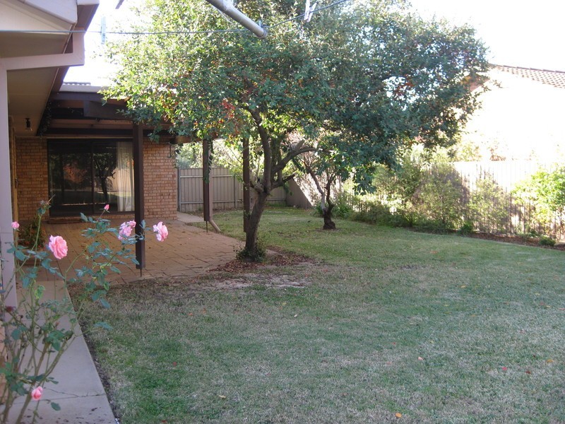 18 Incarnie Crescent, Wagga Wagga NSW 2650