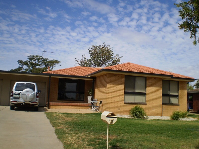 7 Dunn Avenue, Forest Hill NSW 2651
