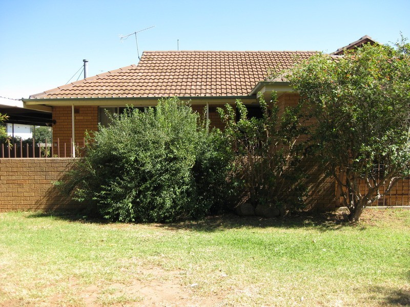 14 Cobb Street, Tolland NSW 2650