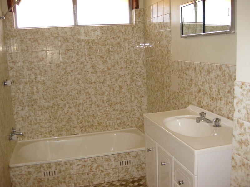 14 Cobb Street, Tolland NSW 2650