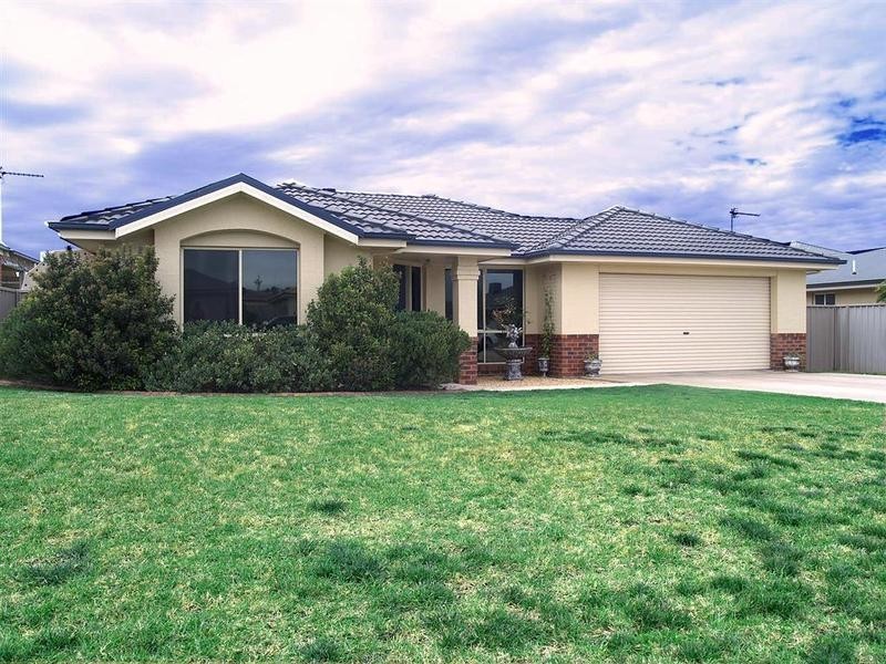 75 Yentoo Drive, Glenfield Park NSW 2650