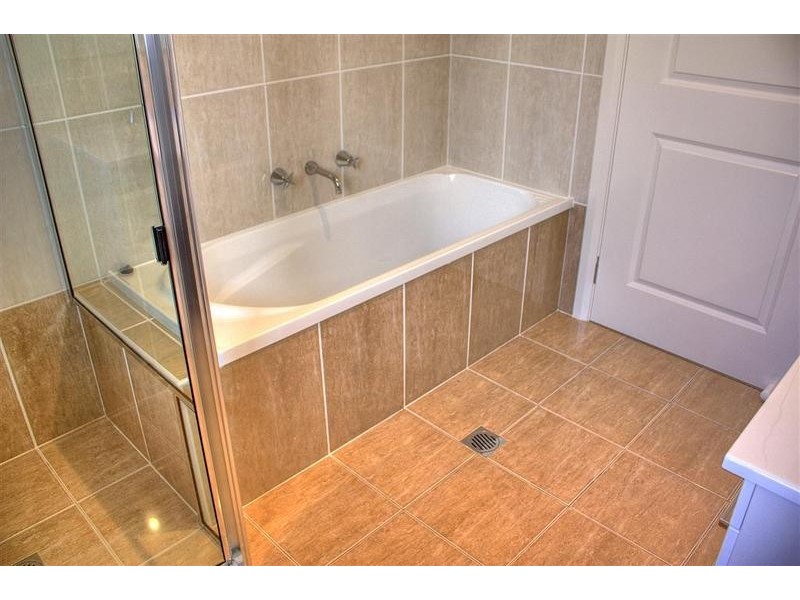 2/81 Atherton Place, Tatton NSW 2650