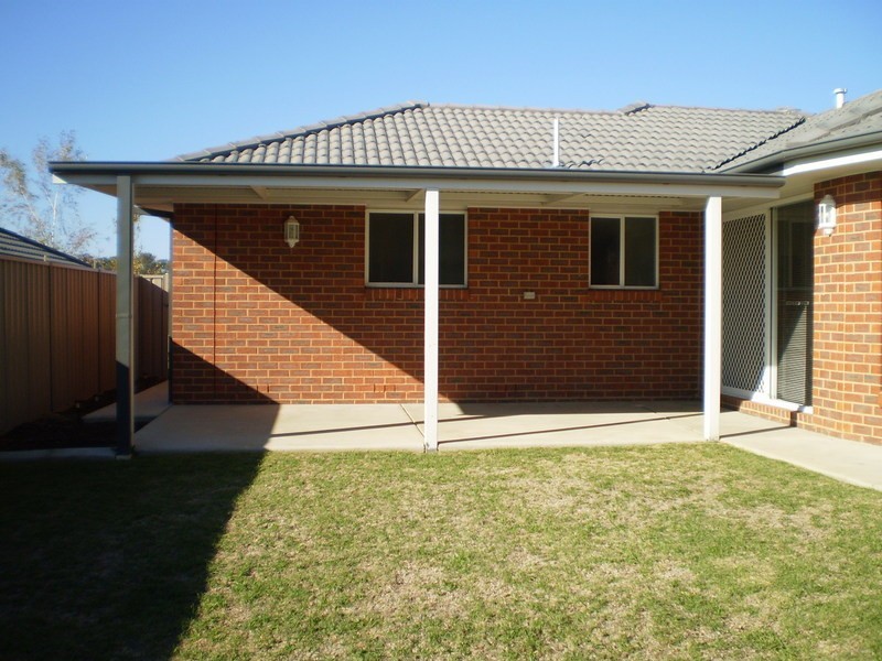 1/12 Illeura Road, Bourkelands NSW 2650